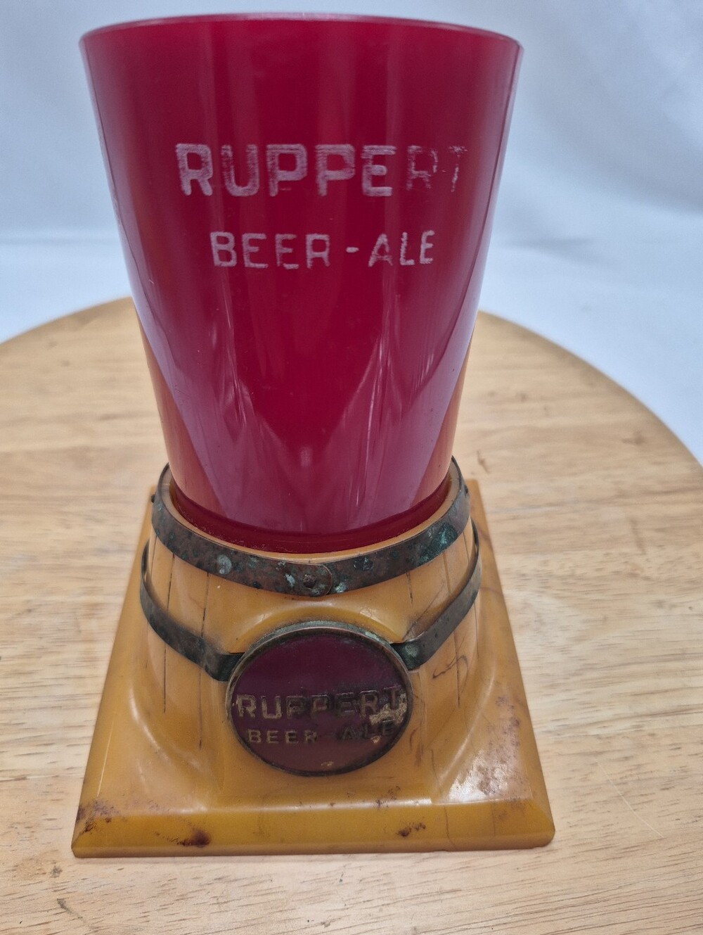 Rupert Beer -Ale Bakelite/ Catalin Foam Scraper Holder NYC